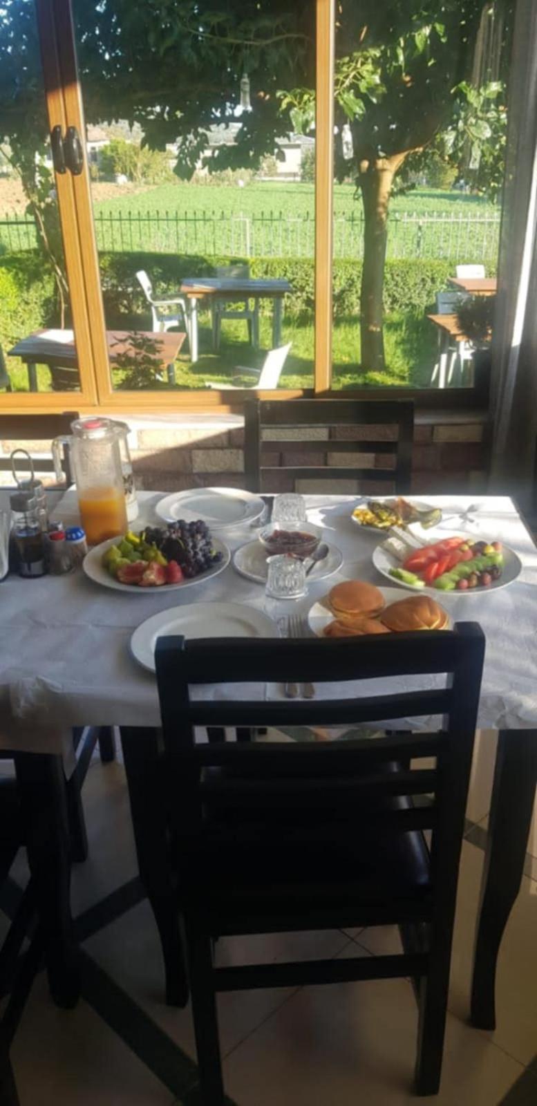 Guest House Ilir Berat Exterior photo