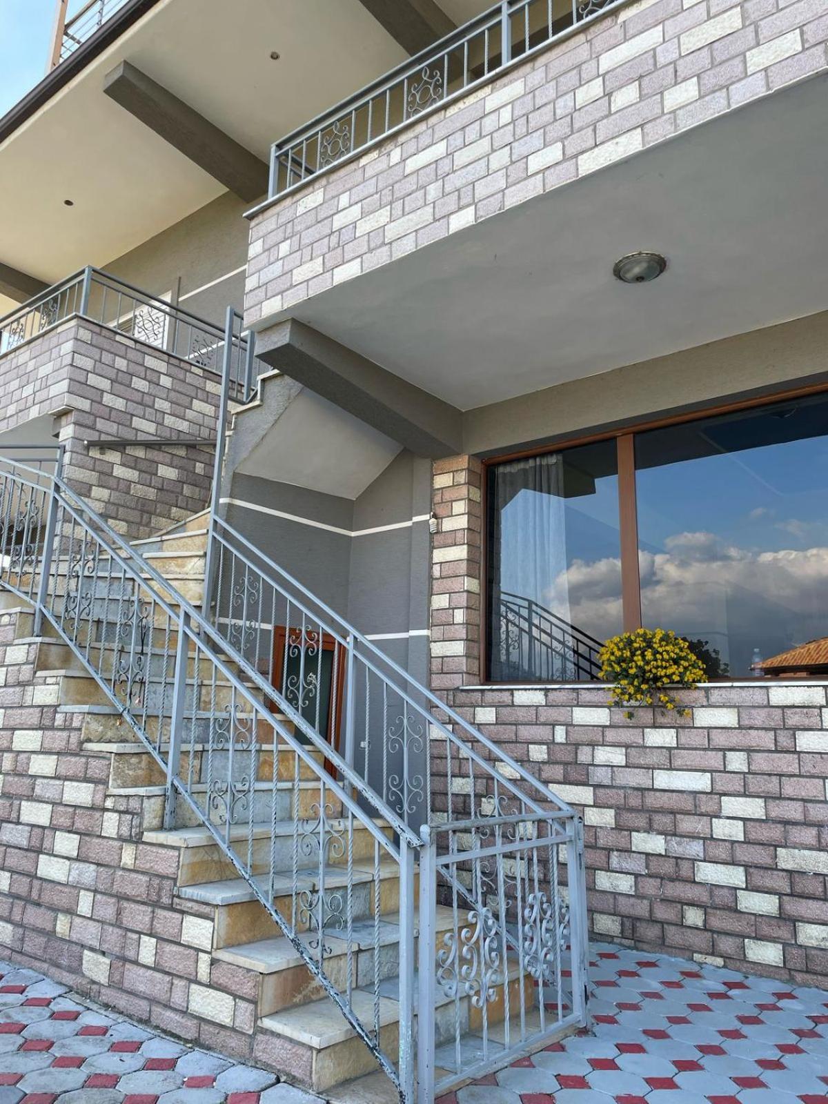 Guest House Ilir Berat Exterior photo